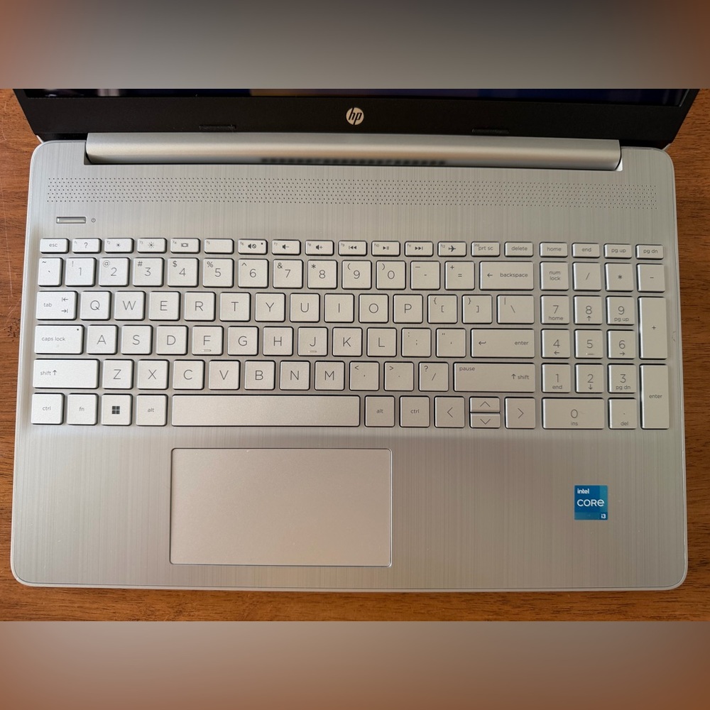 🔥🔥Like New HP Silver and Black 15.6" Laptop with Full-Size Keyboard - Picture 4 of 13